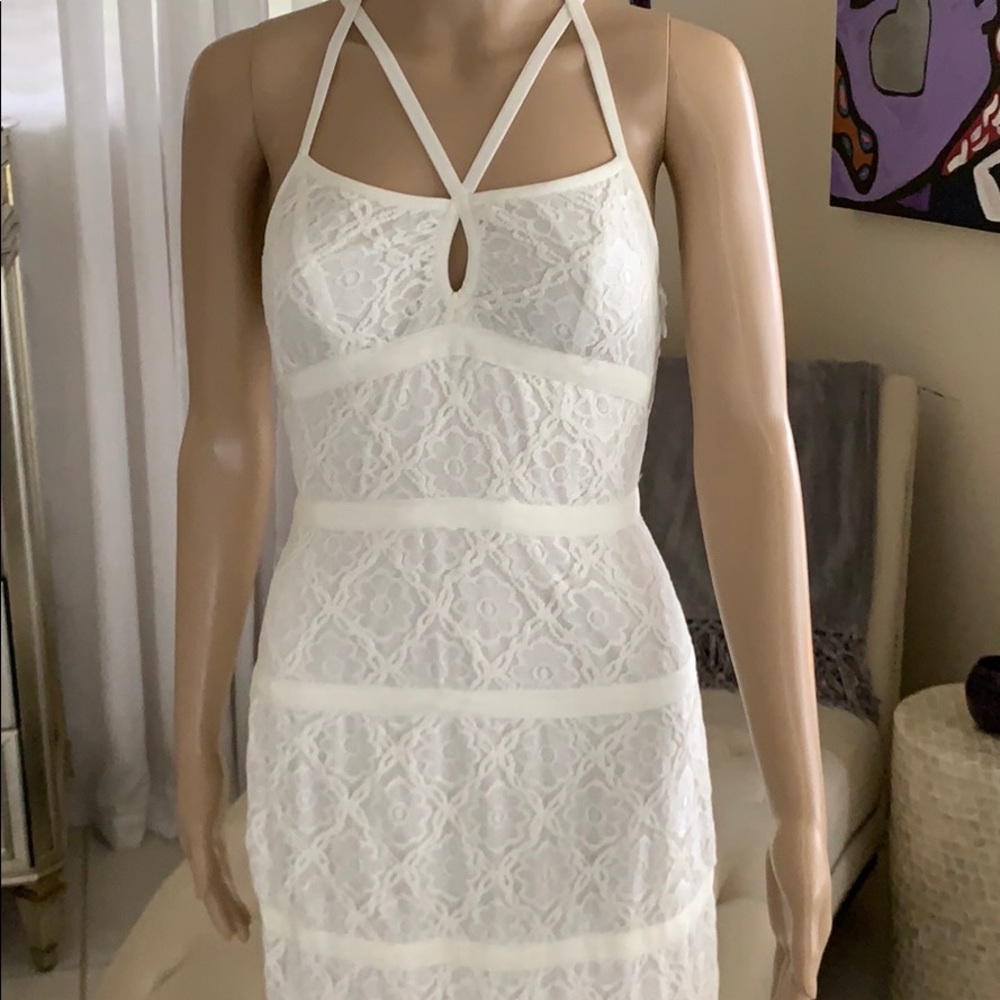 ALI & JAY WHITE LACE KEYHOLE GOWN - Picture 2 of 4